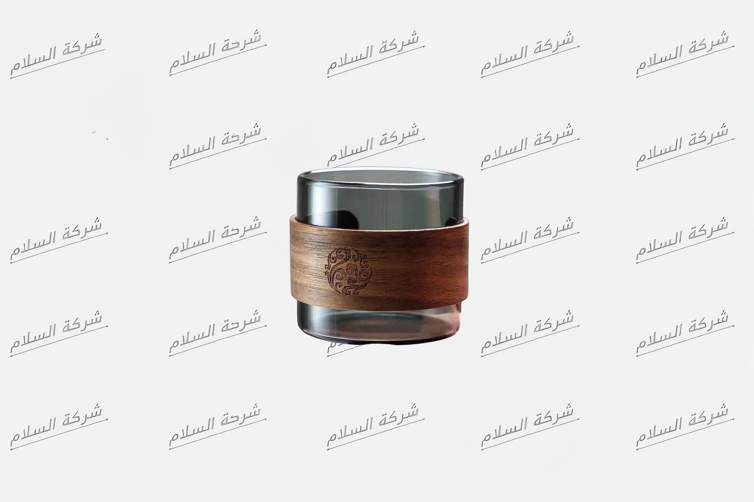 كوب زجاجي مدخن مع غلاف خشبي